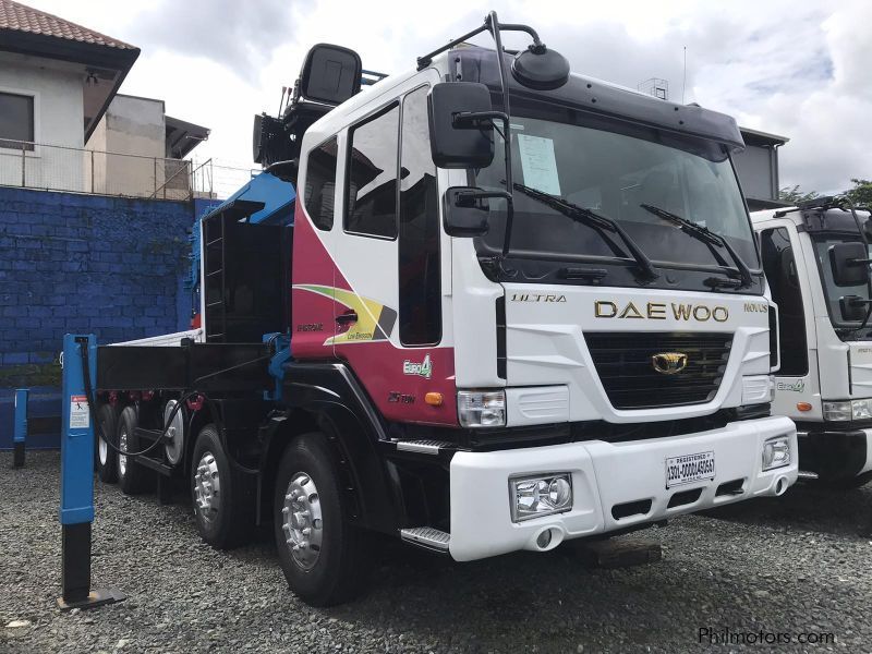 Daewoo BOOM TRUCK/ CARGO CRANE TRUCK in Philippines