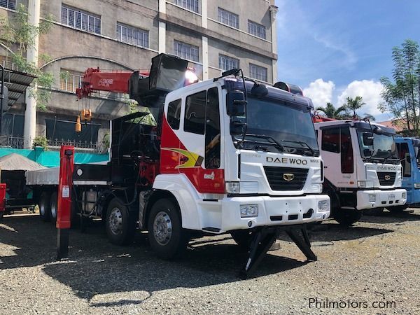 Daewoo BOOM TRUCK/ CARGO CRANE TRUCK in Philippines