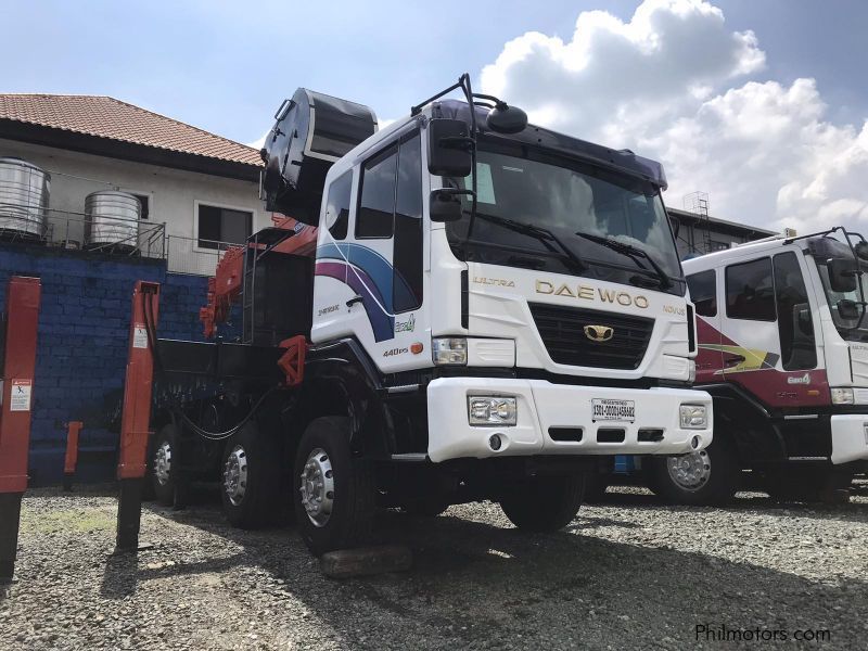 Daewoo BOOM TRUCK/ CARGO CRANE TRUCK in Philippines