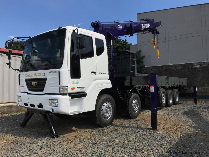 Daewoo BOOM TRUCK/ CARGO CRANE TRUCK in Philippines