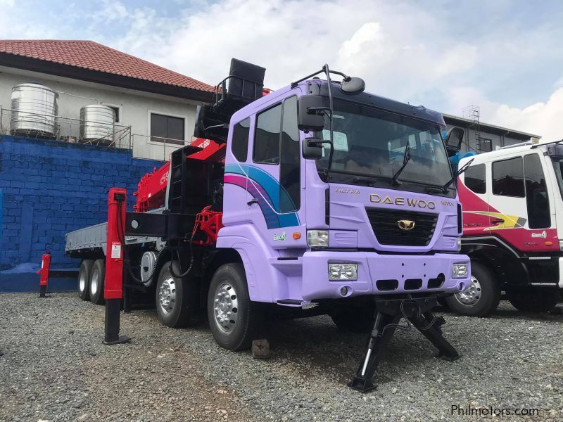 Daewoo BOOM TRUCK/ CARGO CRANE TRUCK in Philippines