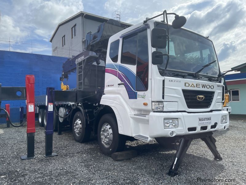 Daewoo Boom Truck with 15 tons crane in Philippines