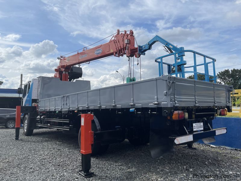 Daewoo Boom truck with man lift in Philippines