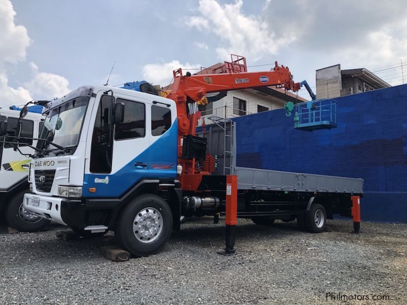 Daewoo Boom truck with manlift in Philippines