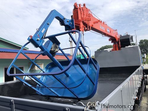 Daewoo Boom truck with manlift in Philippines