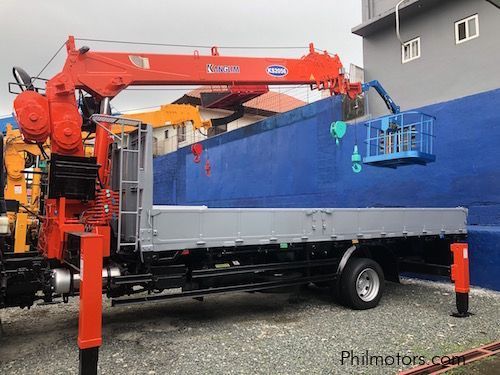 Daewoo Boom truck with manlift in Philippines