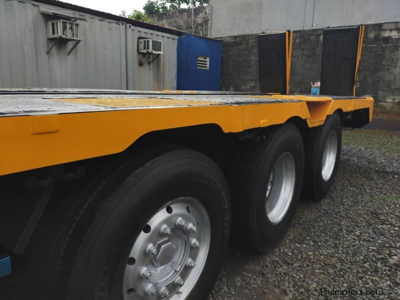 Hyundai TRAGO 14 WHEELER SELF LOADER TRUCK in Philippines