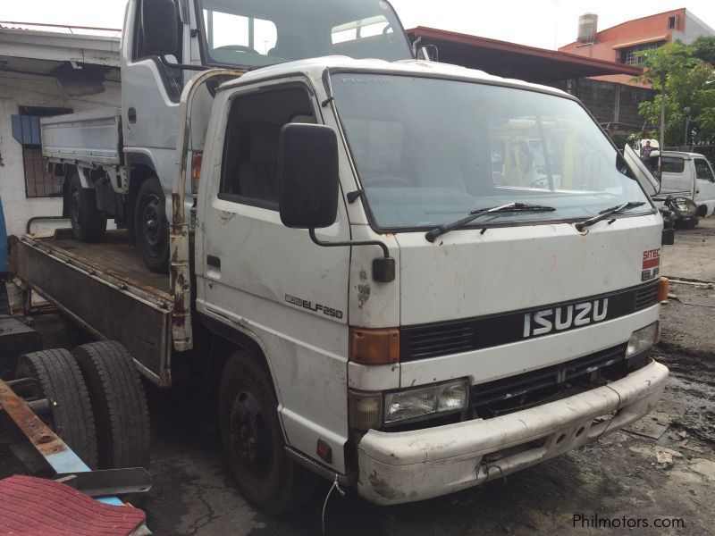 Isuzu ELF NPR 4HF1 Engine 14.7 FT with Power Gate Lifter in Philippines