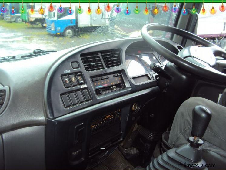 Isuzu Forward Wing Van in Philippines