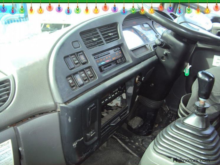 Isuzu Forward Wing Van in Philippines