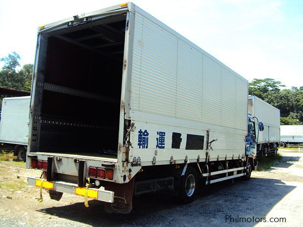 Isuzu Forward Wing Van in Philippines