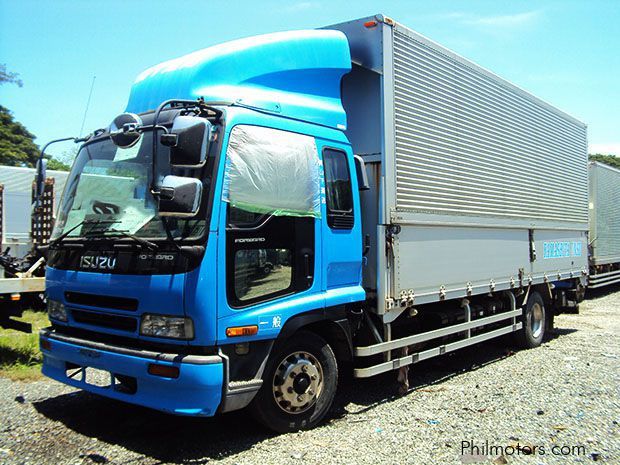 Isuzu Forward Wing Van in Philippines