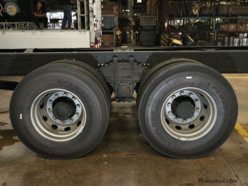 Shacman X3000 6x2 cab and chassis rigid type truck 10 wheeler SX1256XXY4T583C in Philippines