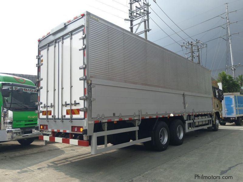 Shacman x3000 6x2 10 wheeler 32-foot aluminum wing van truck new for sale sinotruk howo dongfeng faw in Philippines