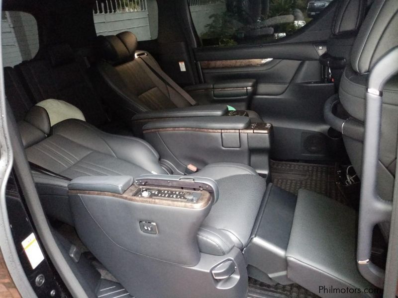 Toyota Alphard V6 Executive Lounge in Philippines