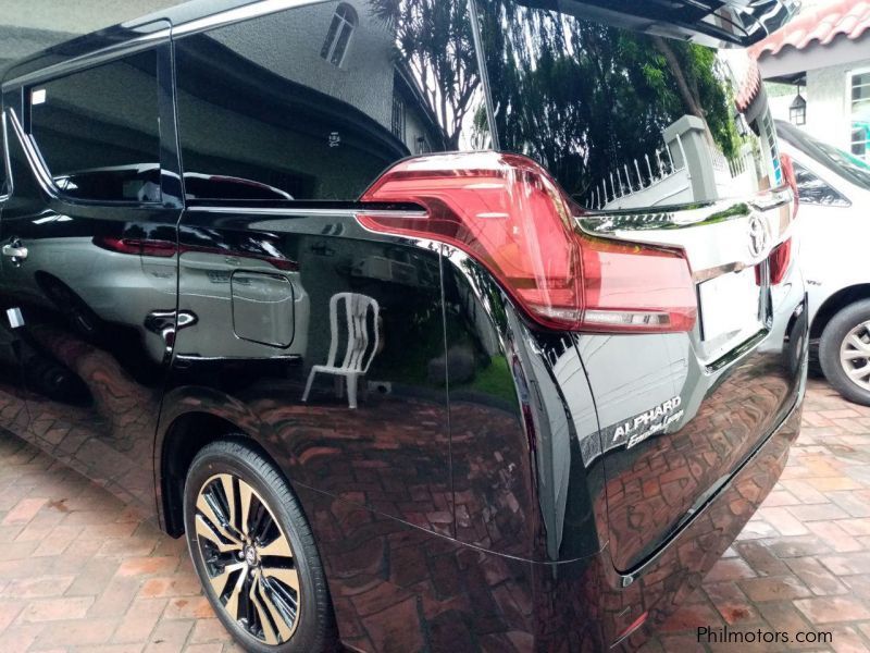 Toyota Alphard V6 Executive Lounge in Philippines