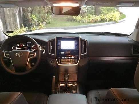 Toyota Land cruiser premium lx 2018 in Philippines