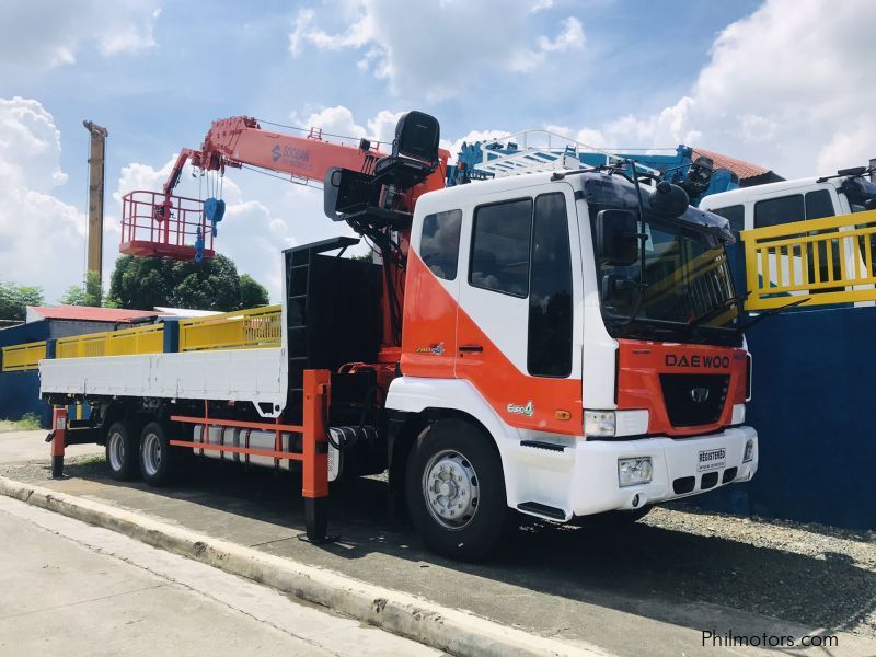 Used Daewoo BOOM TRUCK WITH MAN LIFT/ CARGO CRANE TRUCK