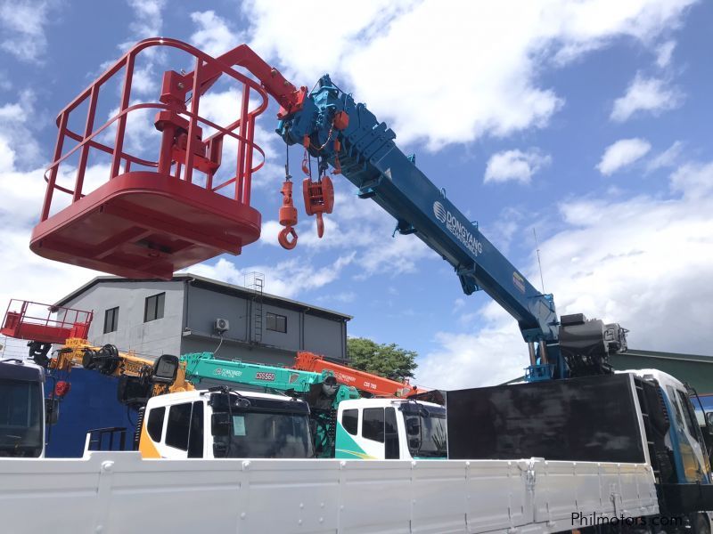 Daewoo BOOM TRUCK WITH MAN LIFT/ CARGO CRANE TRUCK in Philippines