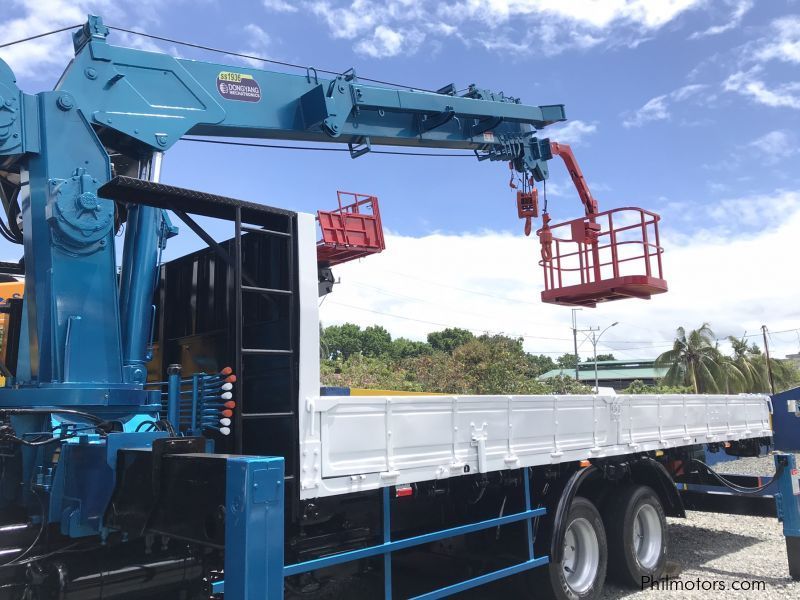 Daewoo BOOM TRUCK WITH MAN LIFT/ CARGO CRANE TRUCK in Philippines