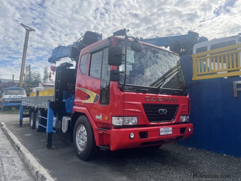 Used Daewoo BOOM TRUCK/ CARGO CRANE TRUCK