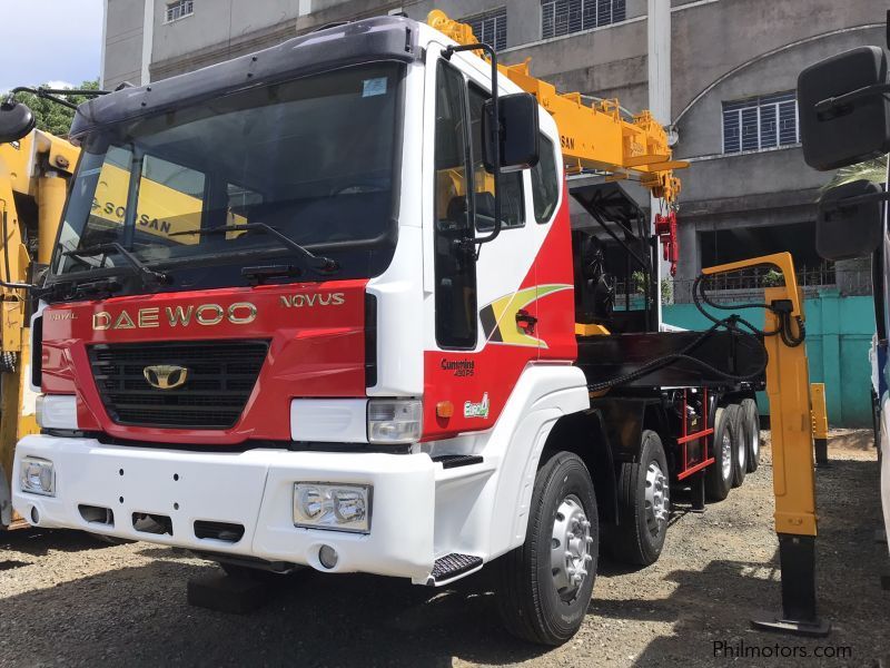 Daewoo BOOM TRUCK/ CARGO CRANE TRUCK in Philippines