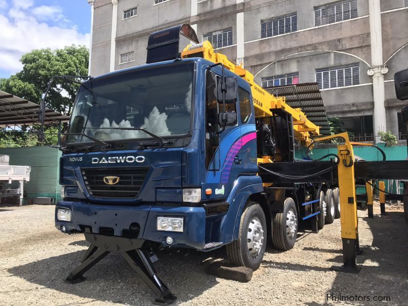 Daewoo BOOM TRUCK/ CARGO CRANE TRUCK in Philippines