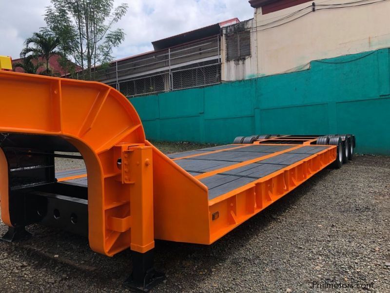 Daewoo LOW BED TRAILER/ GOOSE NECK TRAILER in Philippines