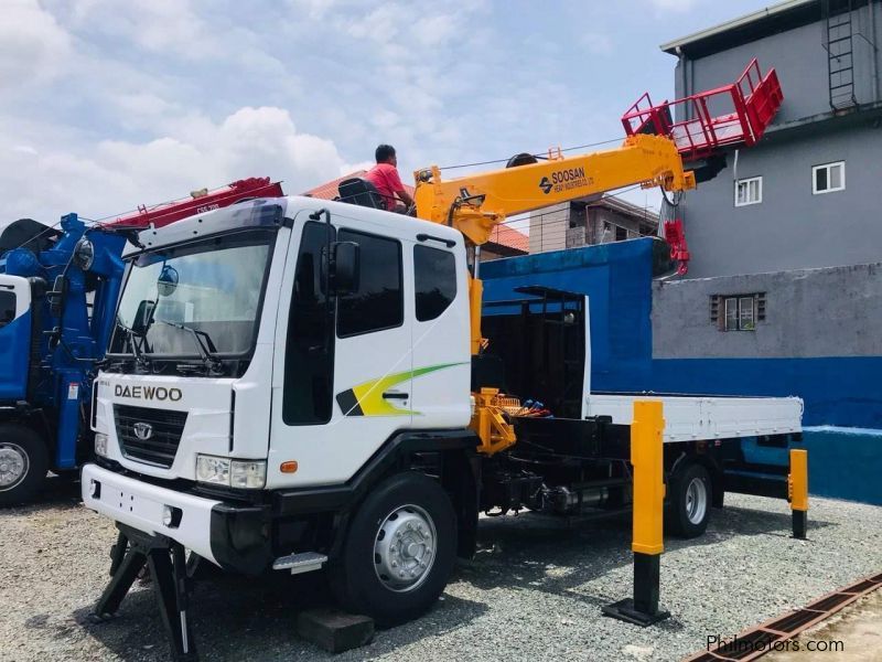 Daewoo boom truck with man lift in Philippines