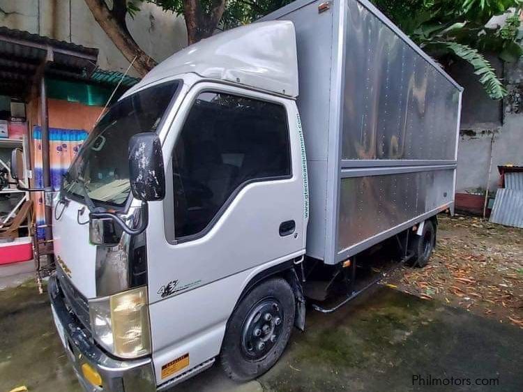 Isuzu ELF  in Philippines