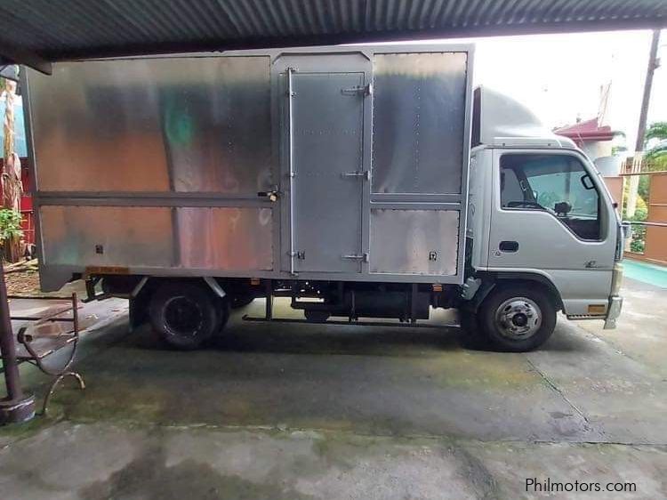 Isuzu ELF  in Philippines