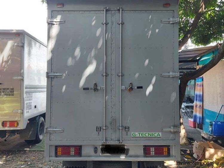 Isuzu ELF  in Philippines