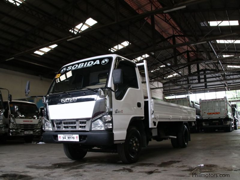 Isuzu Elf NKR dropside in Philippines