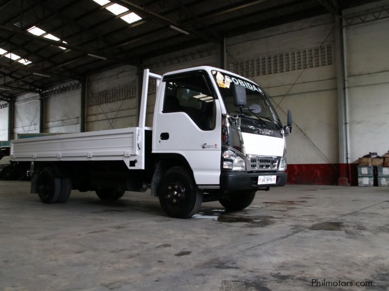 Isuzu Elf NKR dropside in Philippines