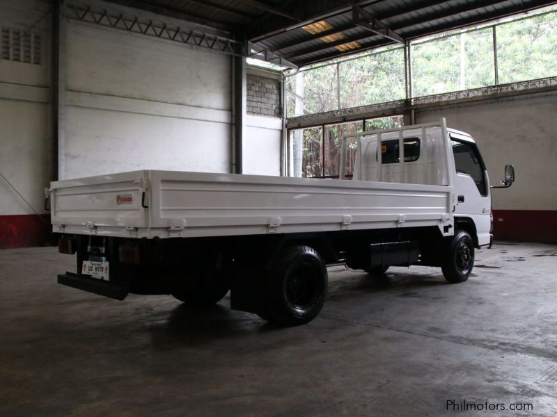 Isuzu Elf NKR dropside in Philippines