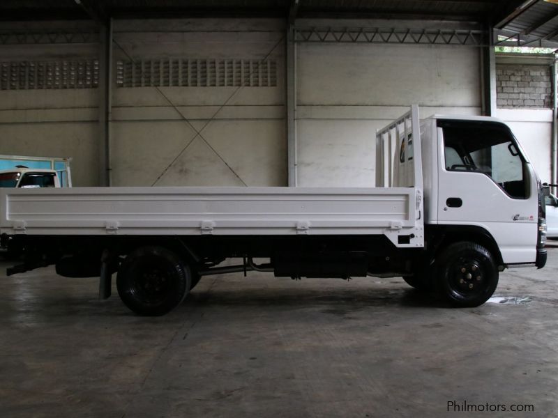 Isuzu Elf NKR dropside in Philippines