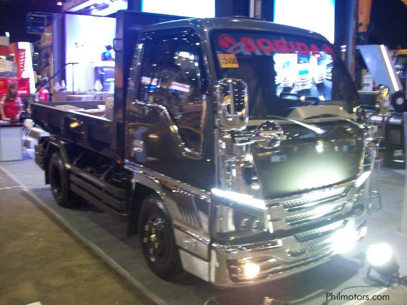 Isuzu NKR 4x2 6-wheel Dump Truck in Philippines