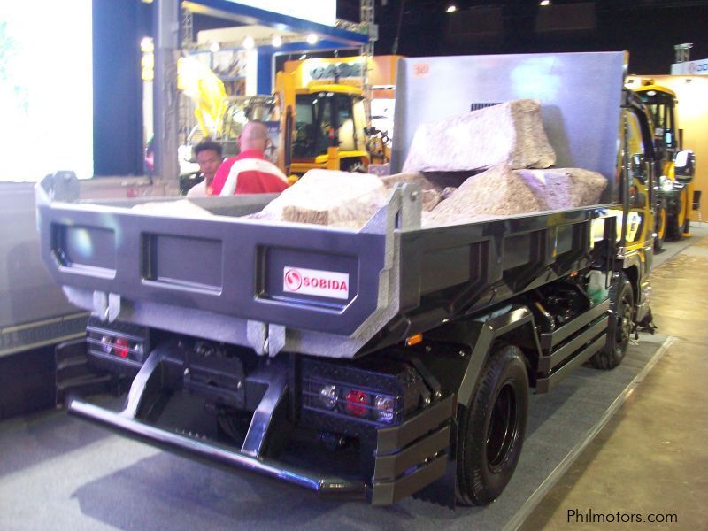 Isuzu NKR 4x2 6-wheel Dump Truck in Philippines