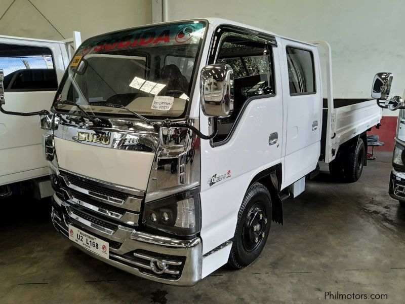 Isuzu NKR Double Cab 4 door dropside truck 4x2 6wheeler in Philippines