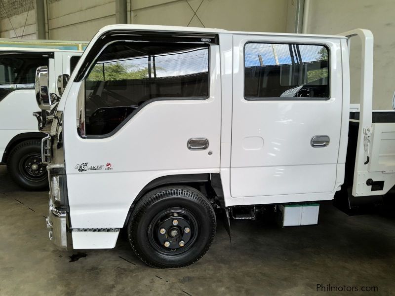 Isuzu NKR Double Cab 4 door dropside truck 4x2 6wheeler in Philippines