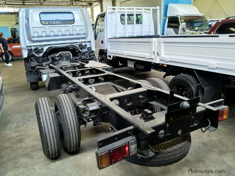 Isuzu NPR 4x2 6 wheel cab and chassis truck in Philippines