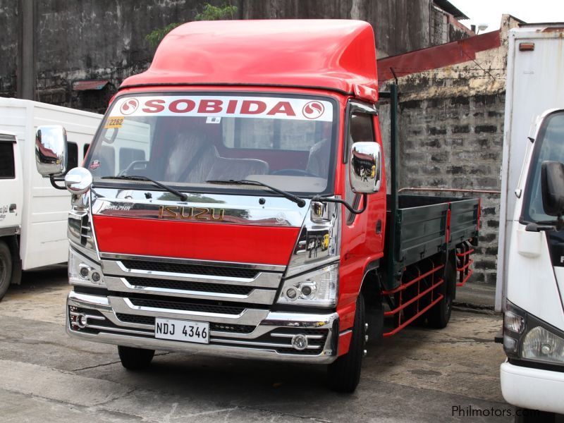 Isuzu NPR 6 wheeler 4x2 dropside truck in Philippines