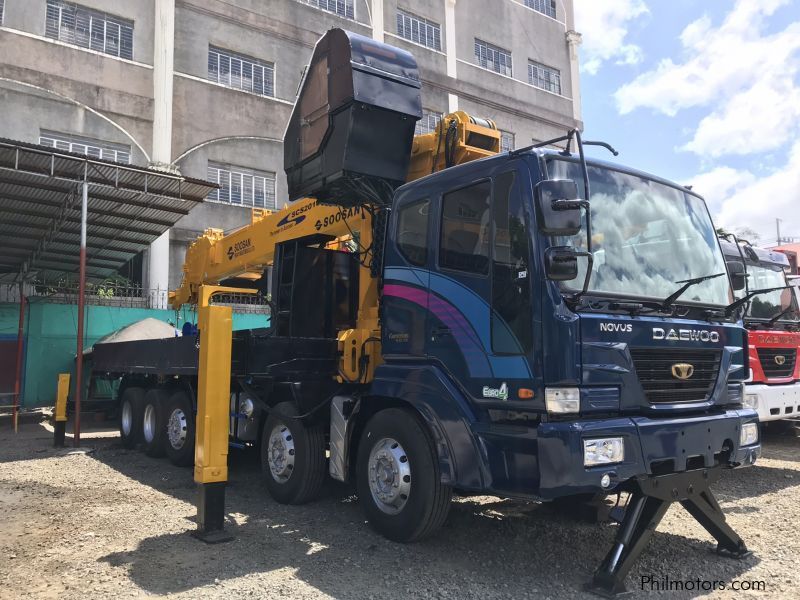 Daewoo BOOM TRUCK/ CARGO CRANE TRUCK in Philippines