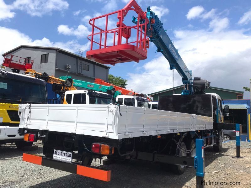 Daewoo Boom truck with man lift - 7 tons in Philippines