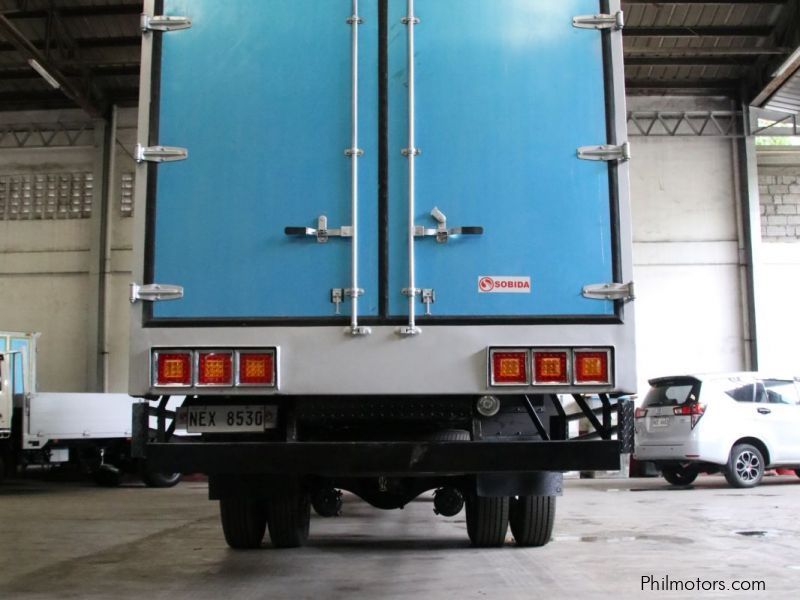 Isuzu Forward FTR Aluminum Wing Van Truck in Philippines