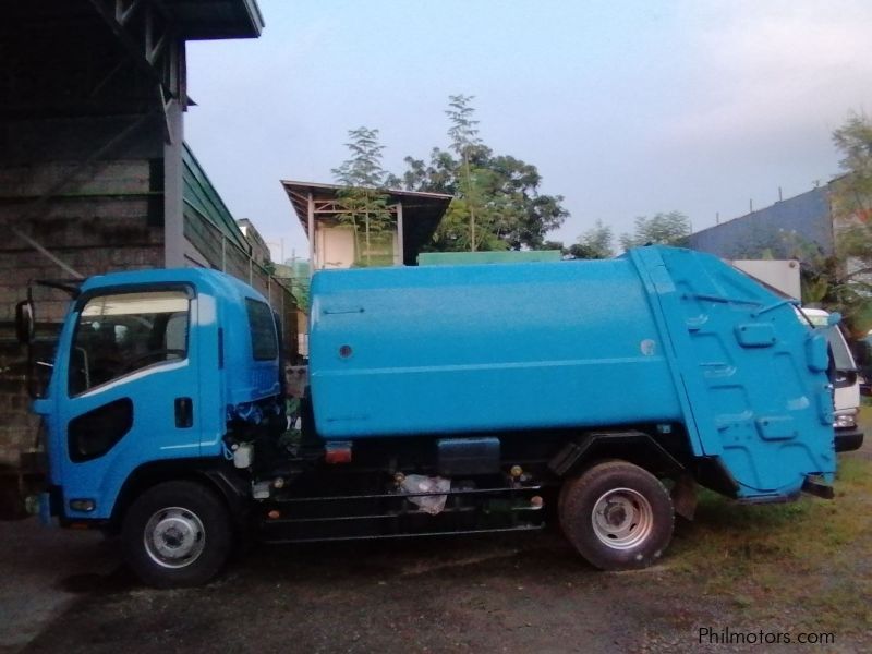 Isuzu Forward Garbage Compactor Dump Truck 5.2 ton 4HK1 Engine in Philippines
