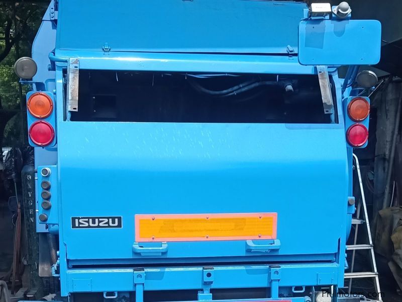 Isuzu Forward Garbage Compactor Dump Truck 5.2 ton 4HK1 Engine in Philippines