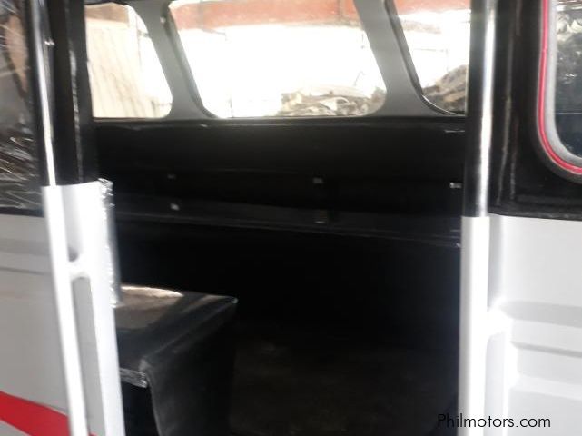Suzuki Multicab 4x2 Passenger Jeepney Side Door Silver 8 seater in Philippines