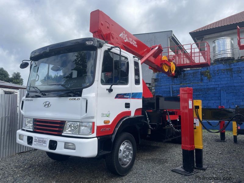 Hyundai 35 meters man lift truck in Philippines