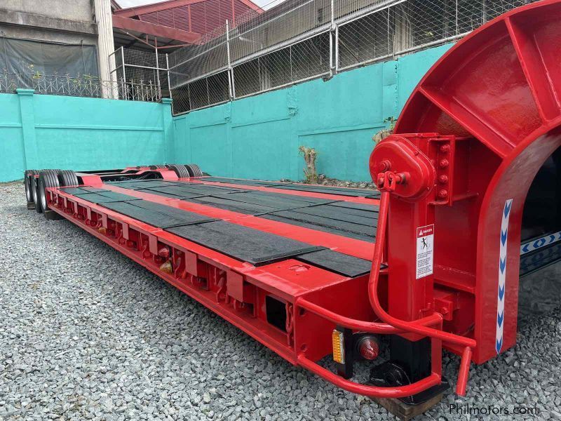 HYUNDAI LOW BED TRAILER in Philippines